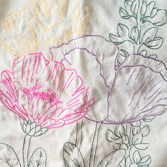 Levi's Embroidered Ex-Boyfriend Trucker Jacket NWT - Picture 4 of 9